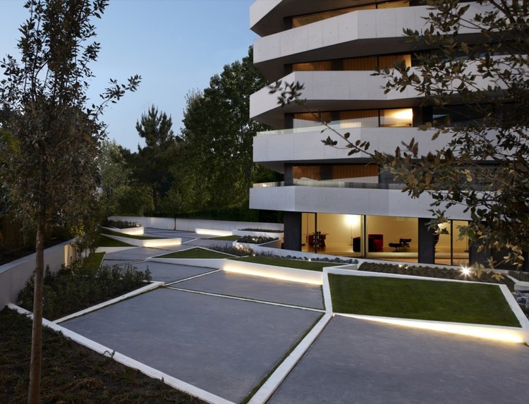 Proyecto Cota Arqs - Espacios Modernos